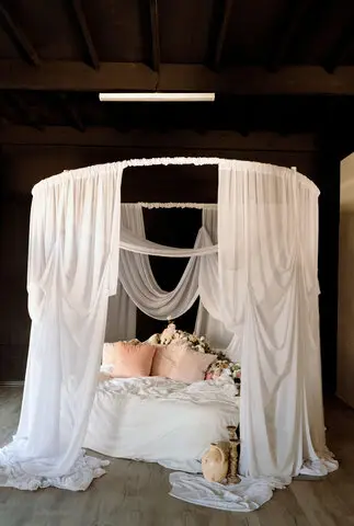 draped halo arch